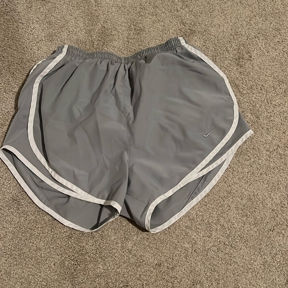 Nike tempo short
